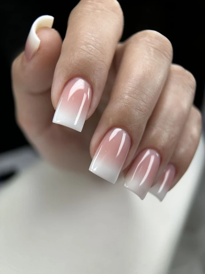 Manicura francesa en uñas cuadradas